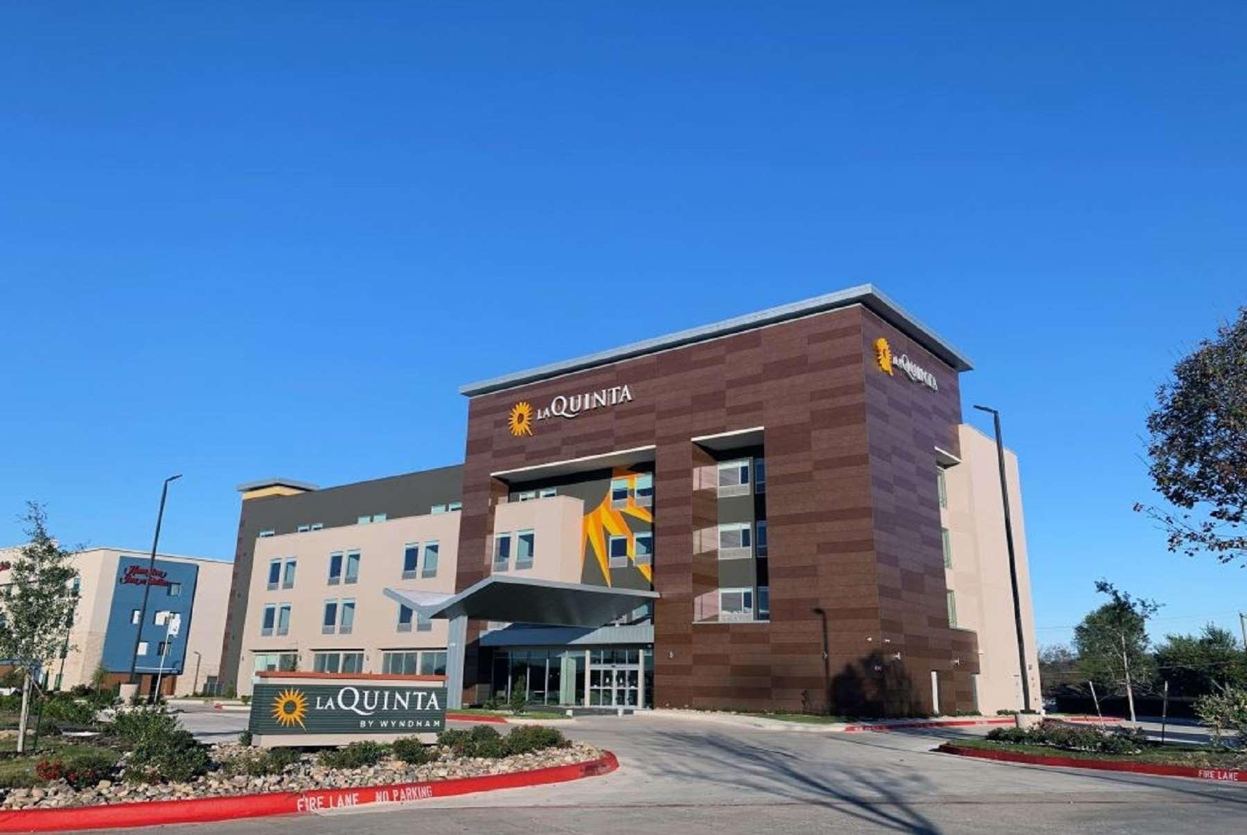 La Quinta Inn & Suites By Wyndham Dallas/Fairpark Екстер'єр фото