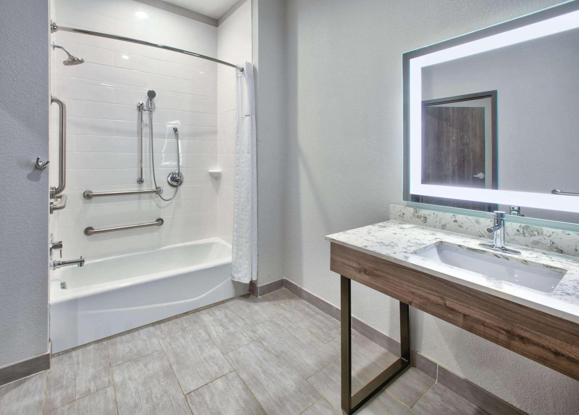 La Quinta Inn & Suites By Wyndham Dallas/Fairpark Екстер'єр фото